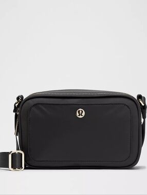 Lululemon Black Crossbody Camera Bag 2L Logo With Gold Hardware NWT